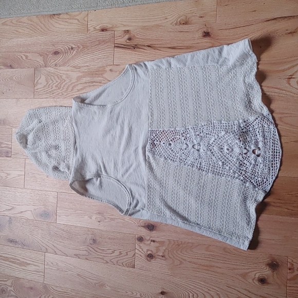 Daytrip. Women's Boho sleeveless crotcheted back Cardagian. Size large. - Picture 2 of 6